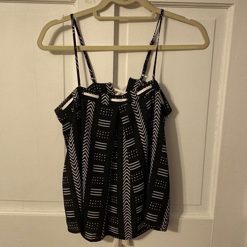 Black and white prin cute top